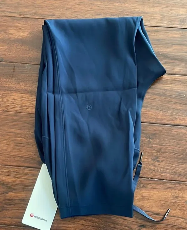 Lululemon on the fly mid rise pants 27” Travelwoven size 6 NWT original package - Image 7