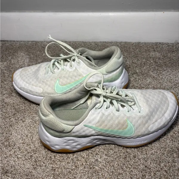 Nike Women’s Renew sneakers Women’s 6 Mint and White running - Image 2