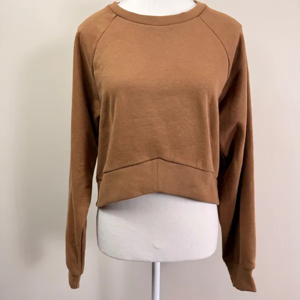 Beyond Yoga Uplift Cropped Raglan Sweatshirt Toffee Notched Hem Small - Image 3