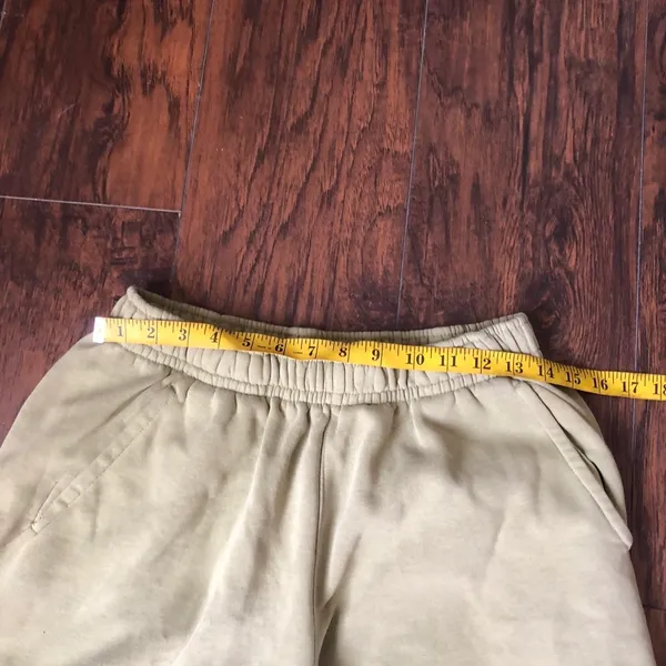 Nike Men Sportswear Club Short Basketball Graphic Large Swoosh Logo Sweatpants Shorts Green Sz M - measurement in pics - Image 4
