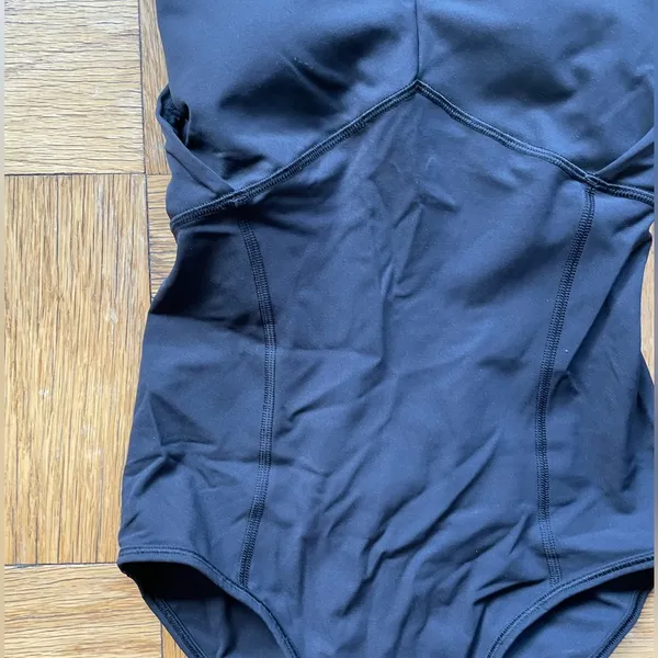 Lululemon black City One Piece size 4 NWOT w/ built in bra - Image 3