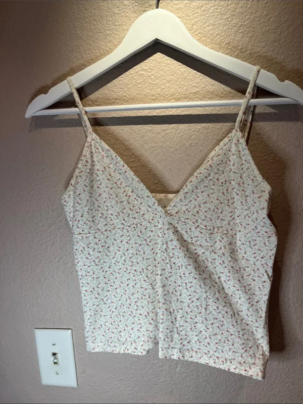 Brandy Melville Women’s Amara Floral Tank Top Coquette Girl Small - Image 3