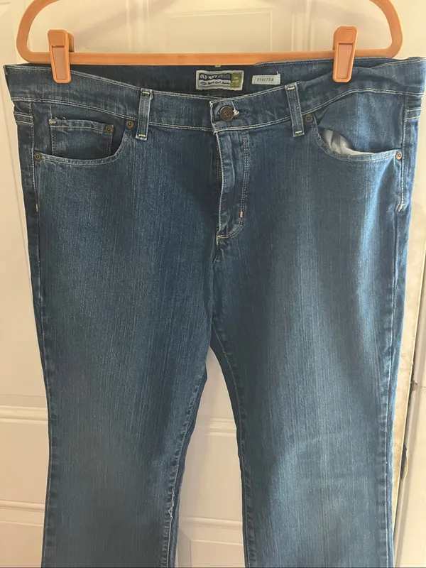 Old Navy Ladies Boot-Cut Jeans - Dark Blue with Light Wash Interior 16 Long - Image 3