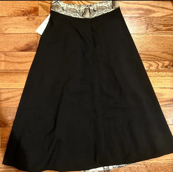 Zara BASIC NWT TRENDY NWT BLACK/front snake print pleated midi skirt S - Image 4