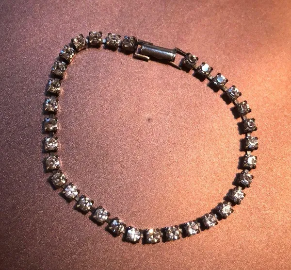 Vtge Clear Rhinestone Silvertone Tennis Bracelet - Image 4