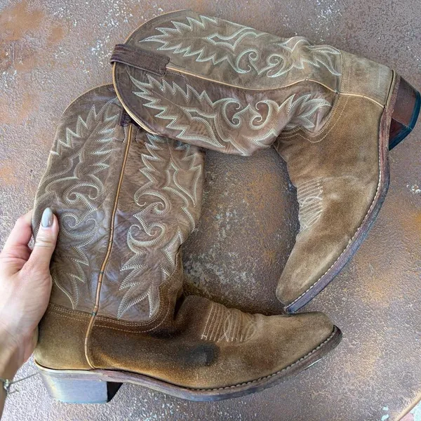 Men’s Dan post Brown leather cowboy boots with white embroidered designs sz 8.5 - have a stain on the right boot #western #cowboy - Image 5