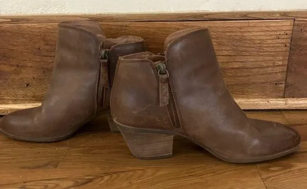 Frye Judith Zip Wheat Leather Ankle Booties Size: 8.5M - Image 5