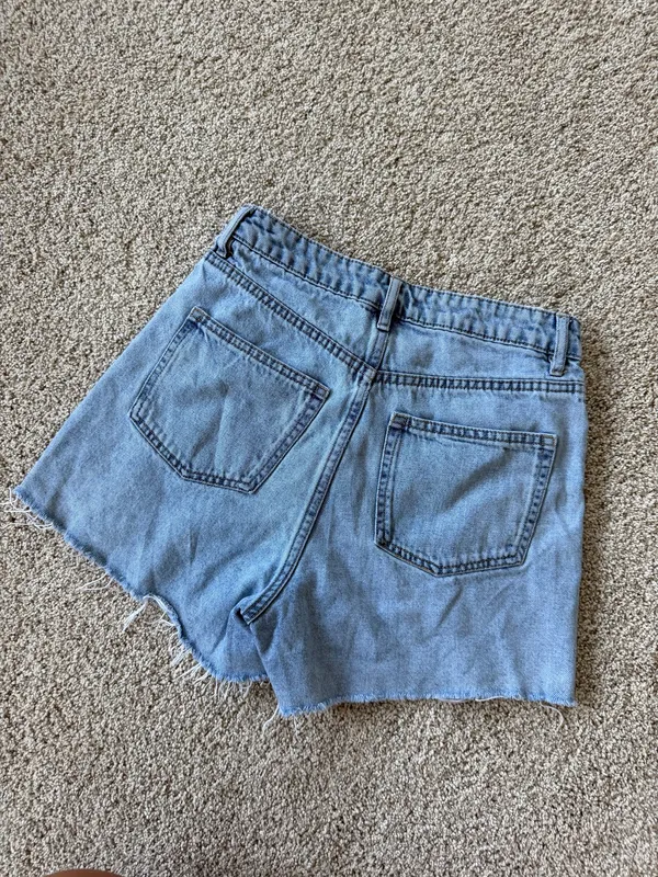 H&M Distressed Jean Shorts Light Wash - Image 2