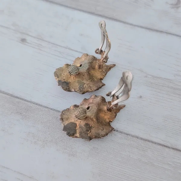 Vintage Clip On Earrings 1 & 1/8" Fall Tones Leaf Like - Tarnished? - Image 5