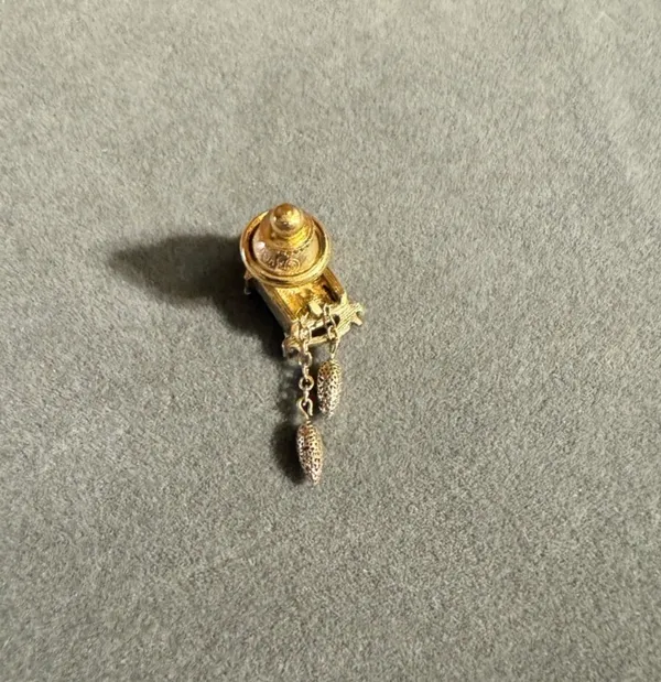 Vintage Avon Cuckoo Clock Pin Gold - Image 3