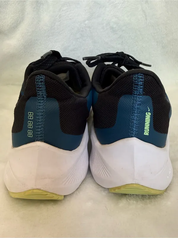Nike Air Zoom Winflo 7 Black Vapor Green Running Shoes Women’s 6 - Image 4