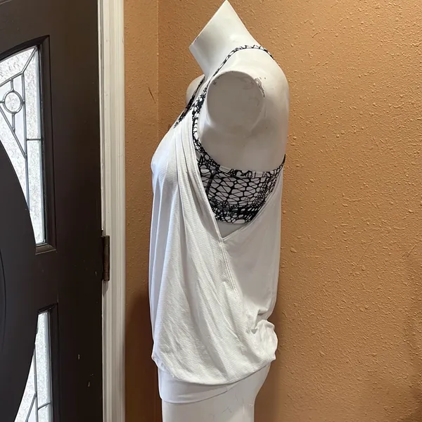 Lululemon tank top - Image 4