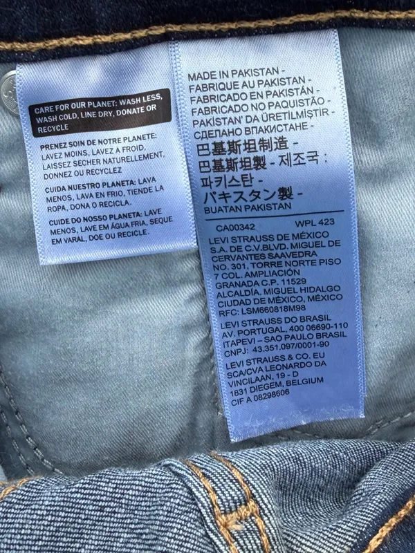 Levi’s Dark Indigo Shaping Skinny size 31 Inseam 32 NWOT - Image 5
