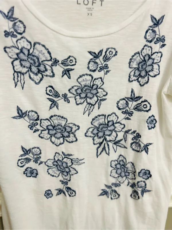 LOFT White Blue Floral Embroidered Scoop Neck Short Sleeve T-Shirt Size XS - Image 3