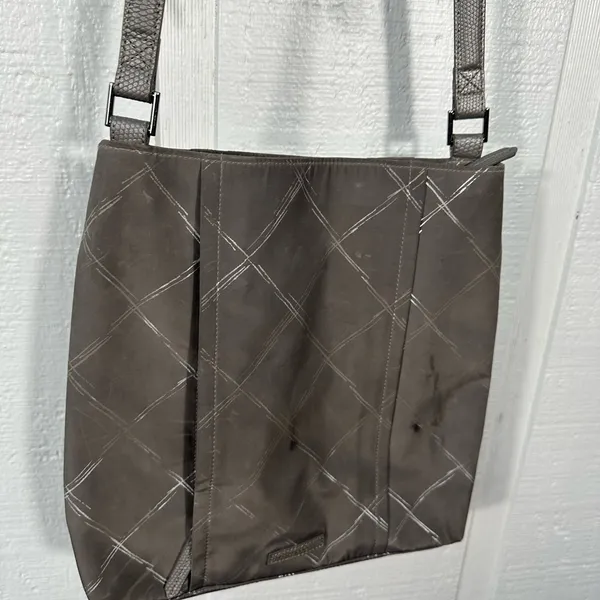 Vera Bradley Nylon Crossbody Shoulder Bag Purse With Silver diamond Patt… - Image 4
