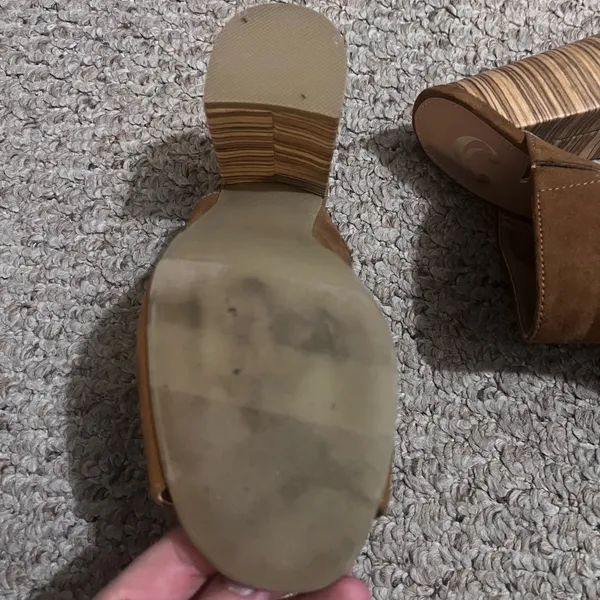 Great condition! Worn maybe twice. Open toe suede clogs. Brown Size 7 - Image 4