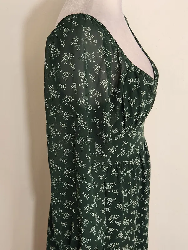 Hollister Dark Green and White Floral Midi Dress Size Small Wedding Guest Dress - Image 4