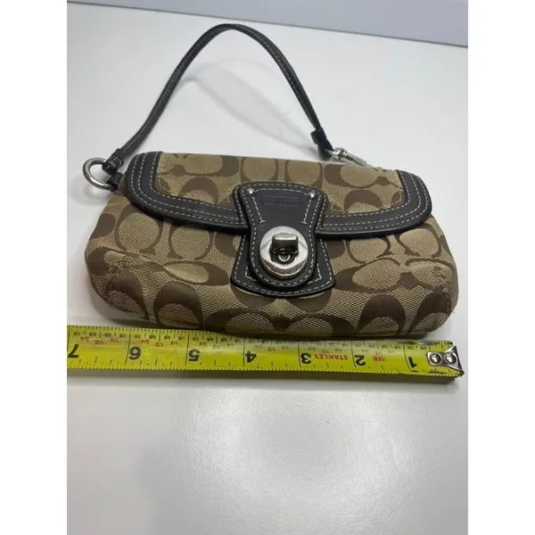 Vintage Coach Legacy Signature Canvas Turn Lock Wristlet Khaki/Black - Image 9