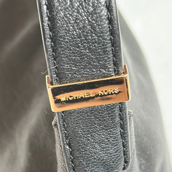 Michael Kors Black Leather Handbag with shoulder & Crossbody straps - Image 6
