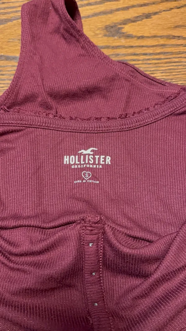 Hollister Burgundy Ribbed Lace Trim Bodysuit Size Small - Image 4