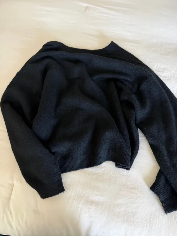 Black sweater - Image 4