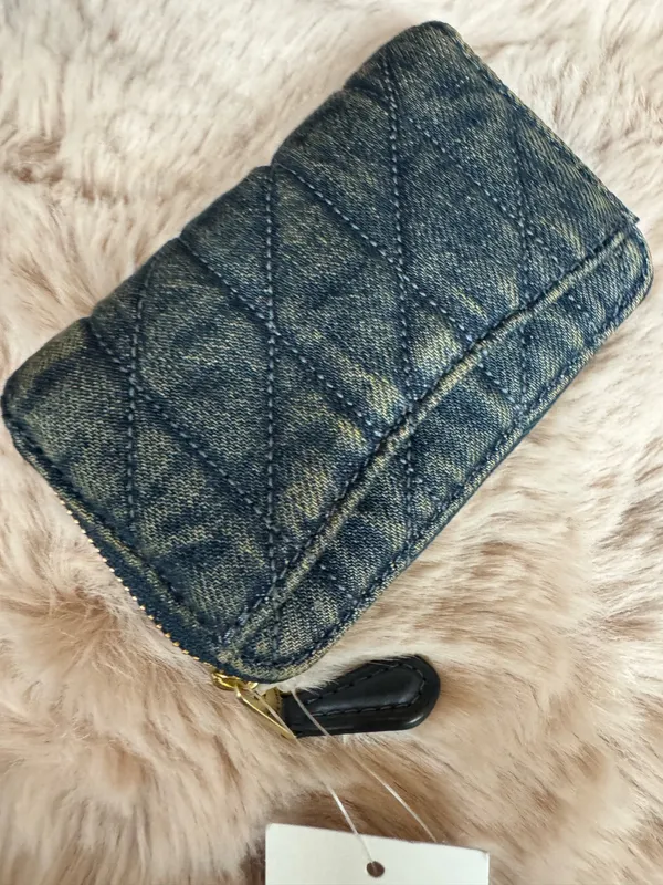 COACH Essential Small Zip around Card Case with Quilting - Image 3