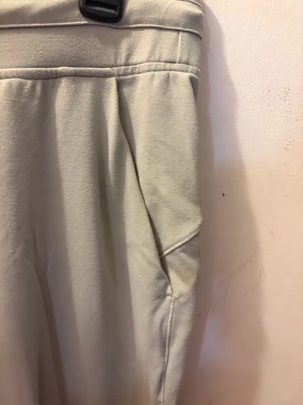 (16) Lululemon joggers  - Image 10