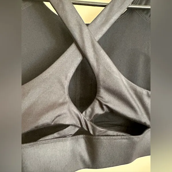 Fabletics NWT Black Workout Cropped Padded Tank Women's Sz Small - Image 7