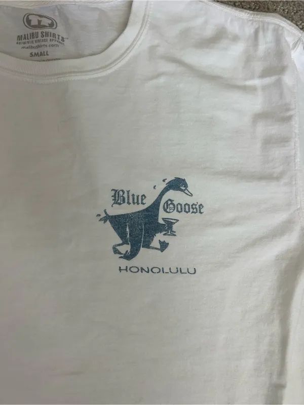 Malibu Tshirts White Blue Goose Honolulu shirt size small - Image 4