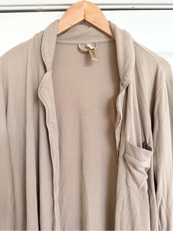 SKIMS Ribbed Comfort Cardigan Pocket Front Size Large L Taupe Tan - Image 4