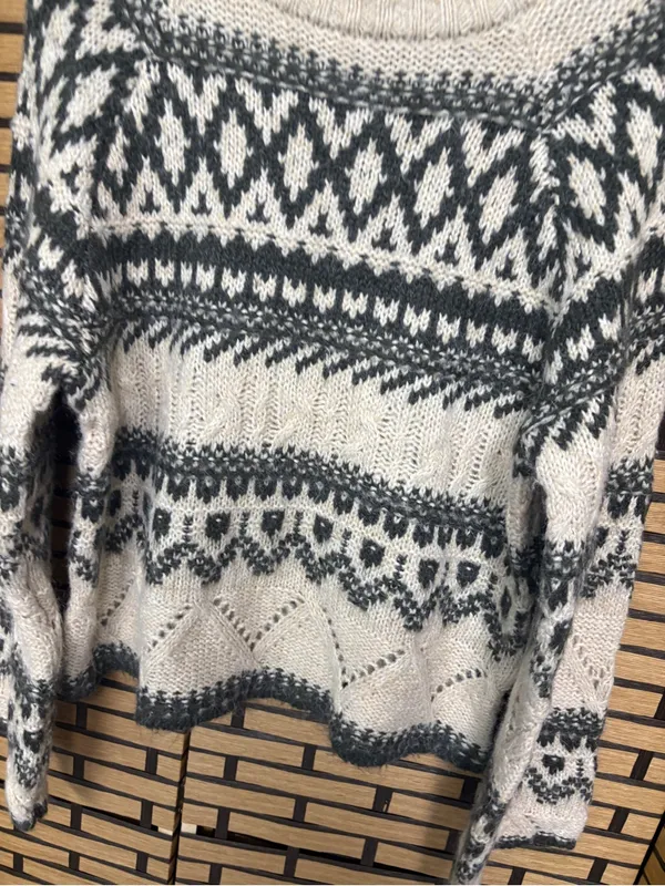 Sanctuary tan fair aisle sweater size medium - Image 4