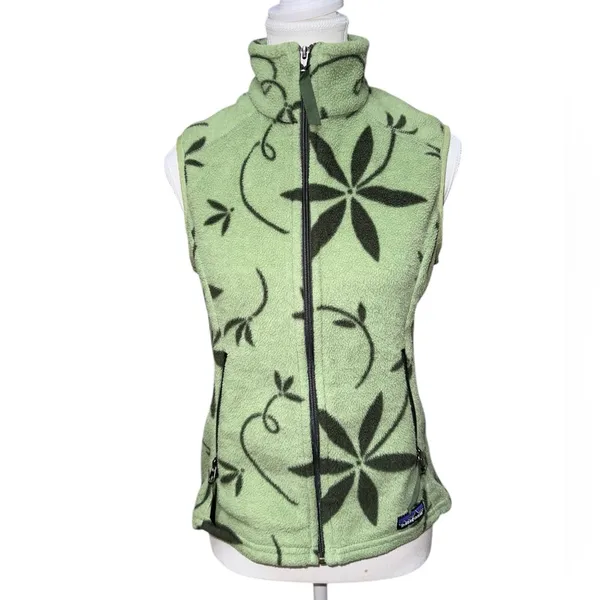 Patagonia Women’s Synchilla Fleece Vest Green Floral Print - Image 2