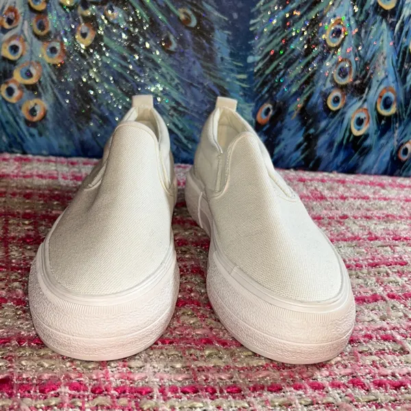H&M Size 8 White Slip On Shoes - Image 4