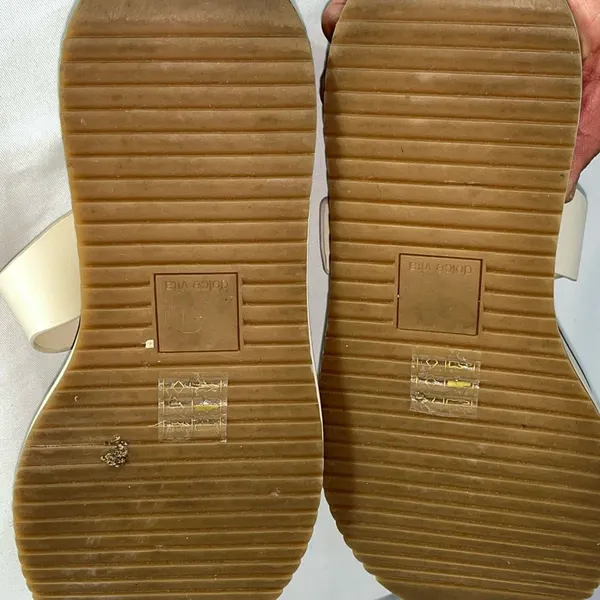 Dolce Vita size 7 women’s cream sandals w/gold buckles. New - Image 10