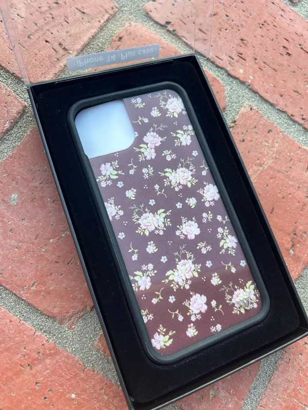 Brand New Wildflower Case Iphone 14 Plus - Image 2