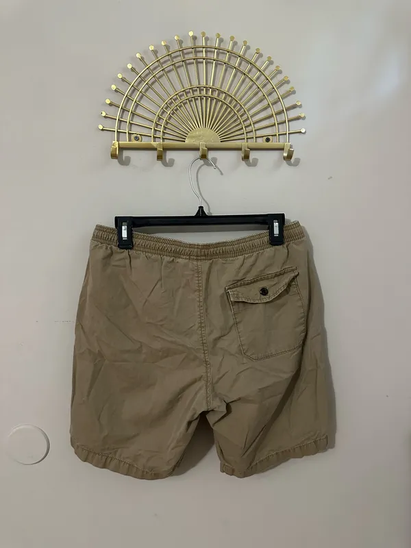 Gap Men’s Khaki Shorts - Image 2