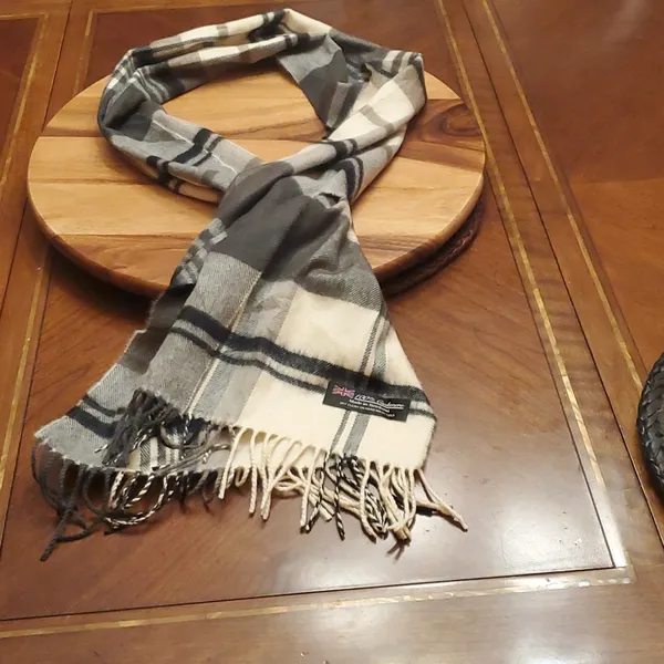 Source Unknown 100% Cashmere scarf made in Scotland - Image 4