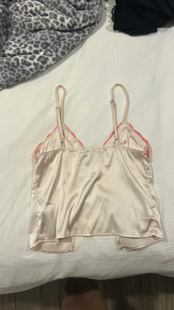 Edikted Top Crop Pink - Image 4