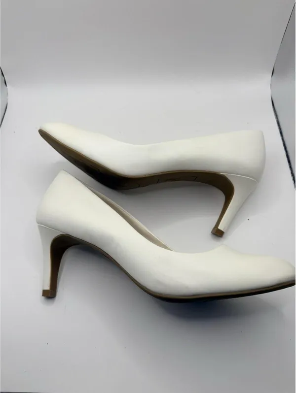 Dexflex Comfort Pump Shoes, White, Size 8.5 , - Image 3