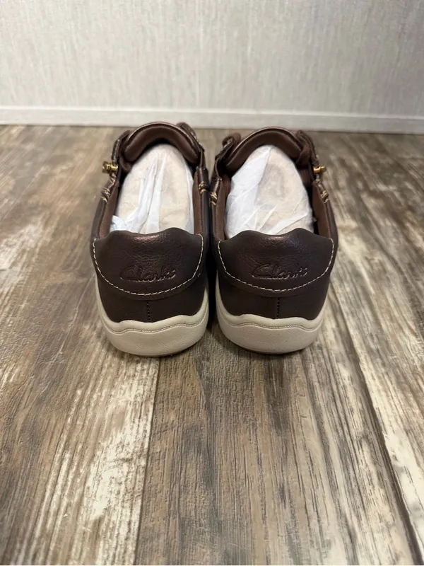 Clarks Women’s Metallic Bronze Low-Top Sneaker with Side Zip Size 8.5 - Image 12