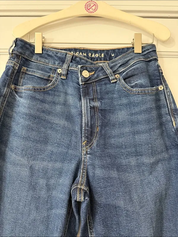 American Eagle Outfitters Dark Indigo High-Rise Mom Straight Jeans Size 6 BNWT - Image 2