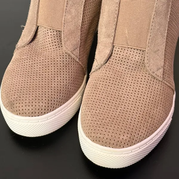 Steve Madden Wedge Sneakers Womens 7 Taupe Perforated Leather Zip High Top - Image 9