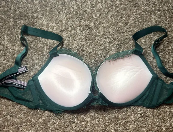 Victoria's Secret Lace Push-Up Bra - Image 2