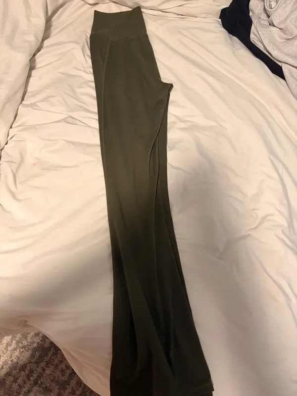 DICK'S Sporting Goods camo green flare leggings - Image 2