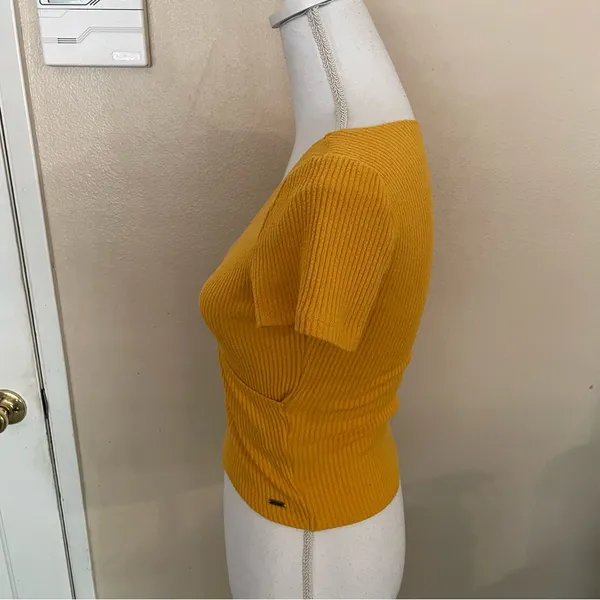 Hollister Short Sleeve Ribbed Top - Image 5