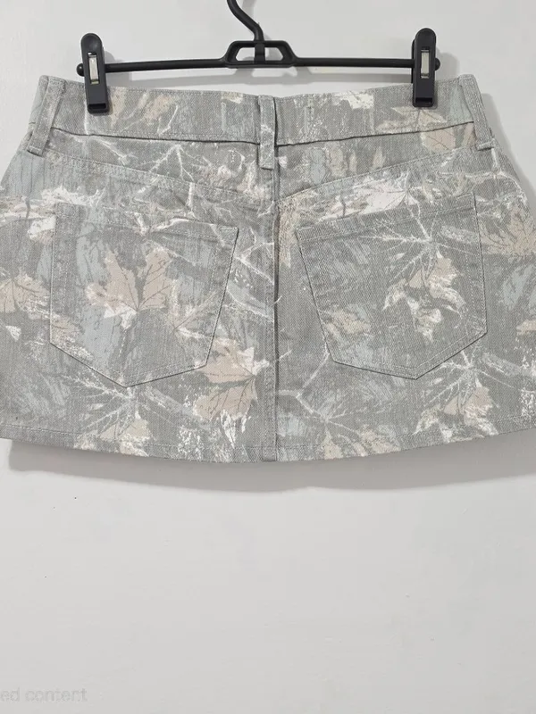 Hollister Curvy Low-Rise Camo Denim Mini Skirt - Olive Camo - Women's Size 4 - Image 4