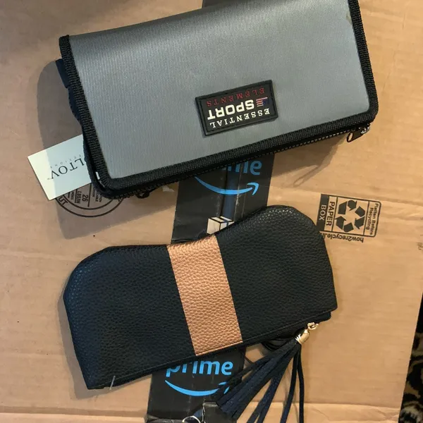 NWT‎ fashion wallet and wristlet - Image 2