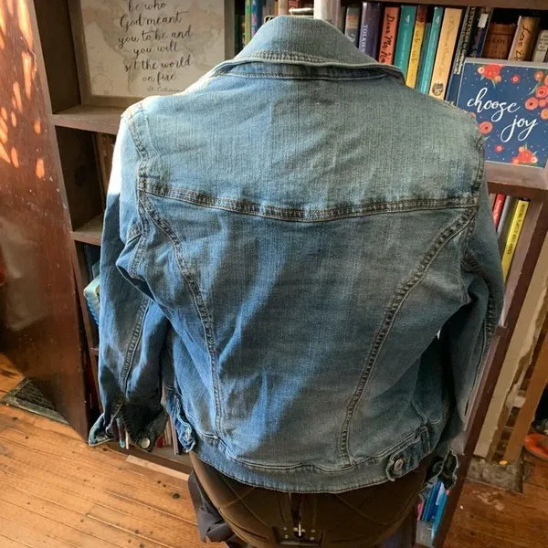 Mossimo denim medium wash M normcore basic classic jacket - Image 2