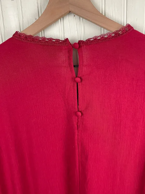 Torrid Washable Crinkle Gauze Crochet Yoke Blouson Sleeve Top Size 2X Rhubarb - Image 10