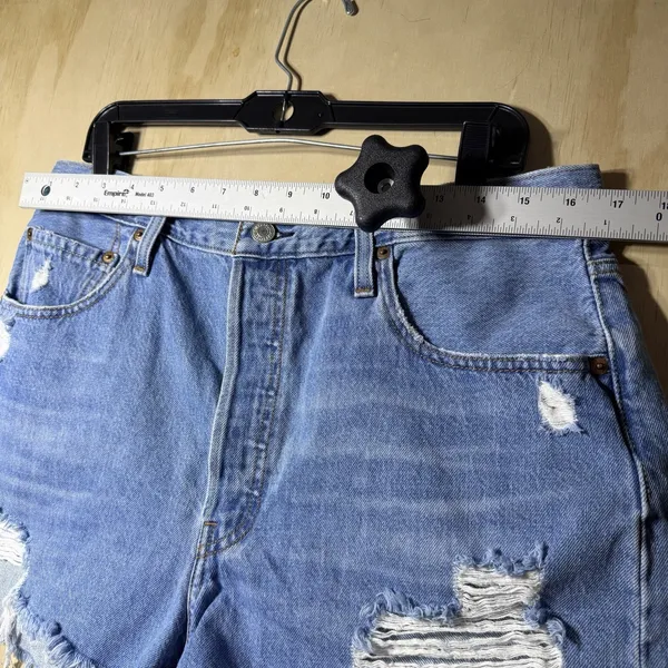 Levi’s 501 Women’s Denim Cut Off Shorts W33 Distressed Frayed Hem Blue‎ - Image 5